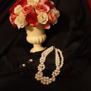 NWOT white pearls w/ pierced earrings